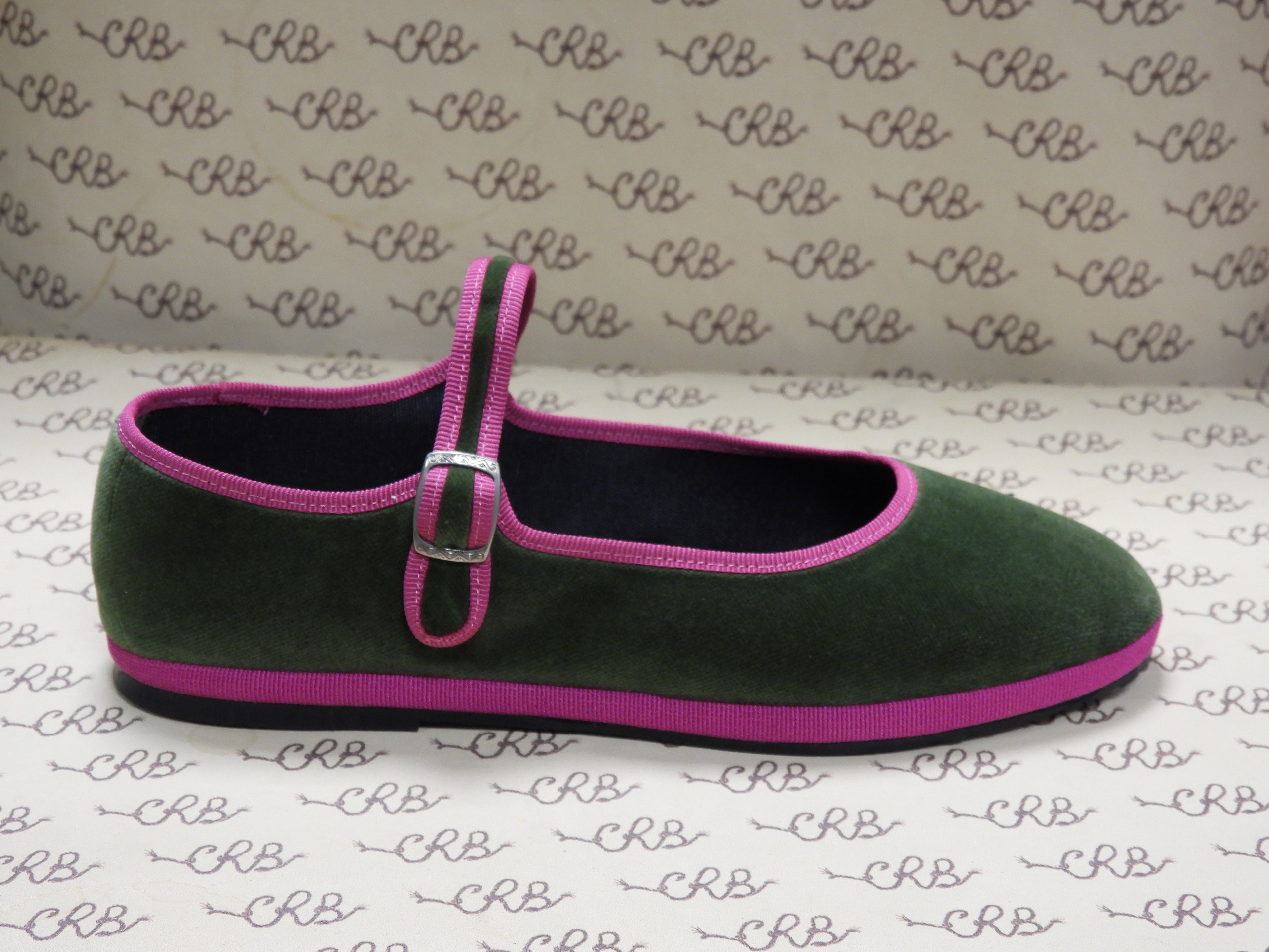 Mary Jane in velluto cotone verde salvia con gros fucsia e fodera nera