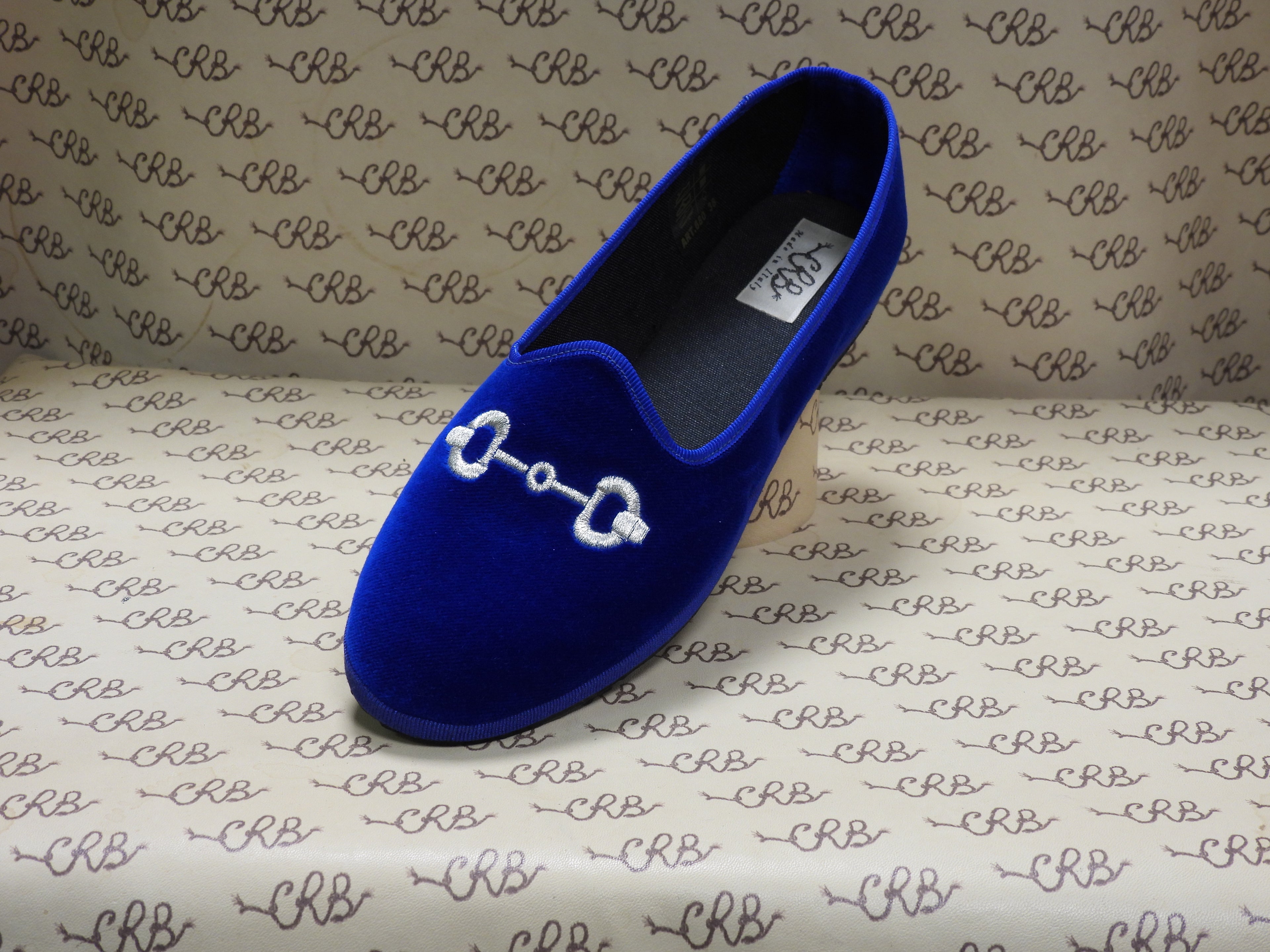Friulana in velluto cotone blu con gros blu e ricamo morsetto oro e fodera nera