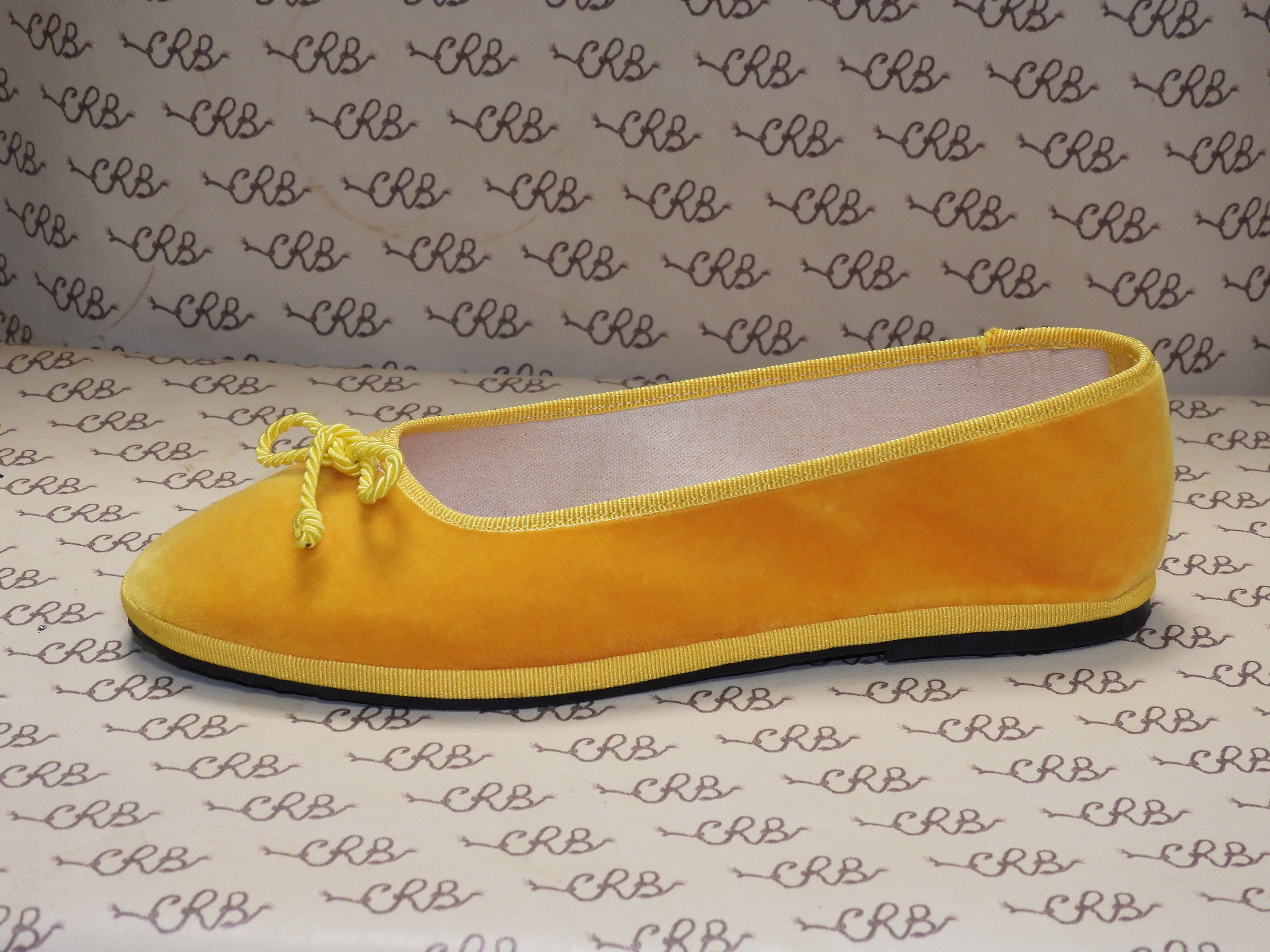 Ballerina in velluto cotone giallo con gros e cordoncino giallo e fodera bianca