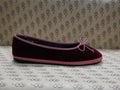 Ballerina in velluto cotone bordeaux con gros e fiocchetto rosa e fodera nera